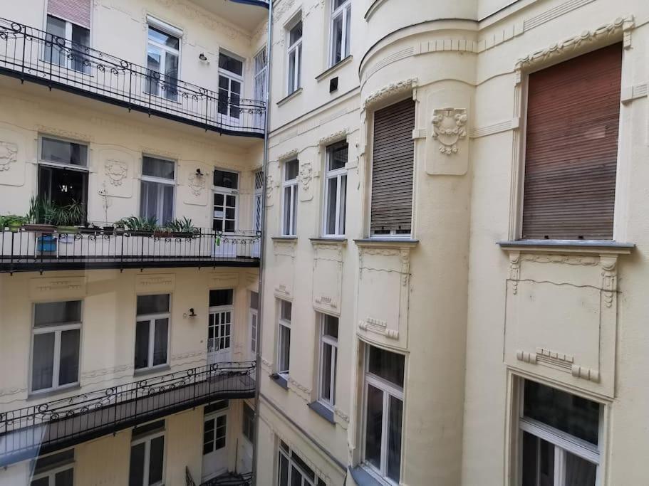 Luxury Apartment Near Astoria With Ac, Budapest